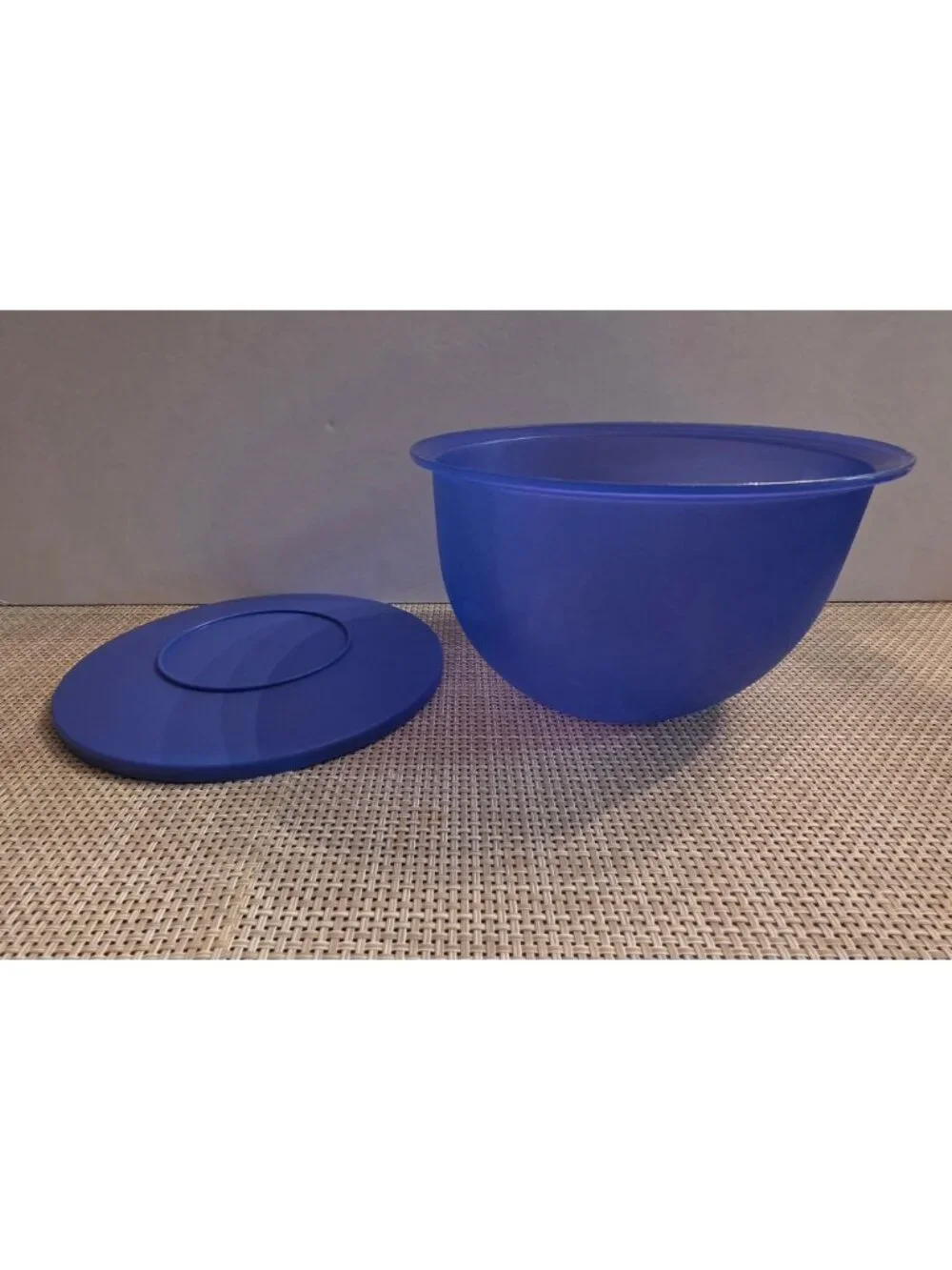 TUPPERWARE IMPRESSIONS 3093B-2 2.5 LITER BOWL LID BLUE PURPLE PERIWINKLE STORAGE